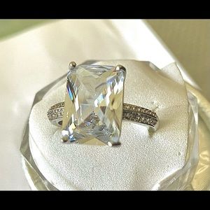 💕🌺 Fabulous Engagement CZ silver ring ❤️🌺